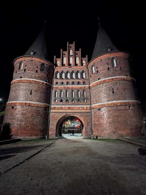 Lübeck zwischen Grusel und Geschichte Truecrime zu Halloween - Exploring Lübeck’s Dark Secrets: A Genuine Review