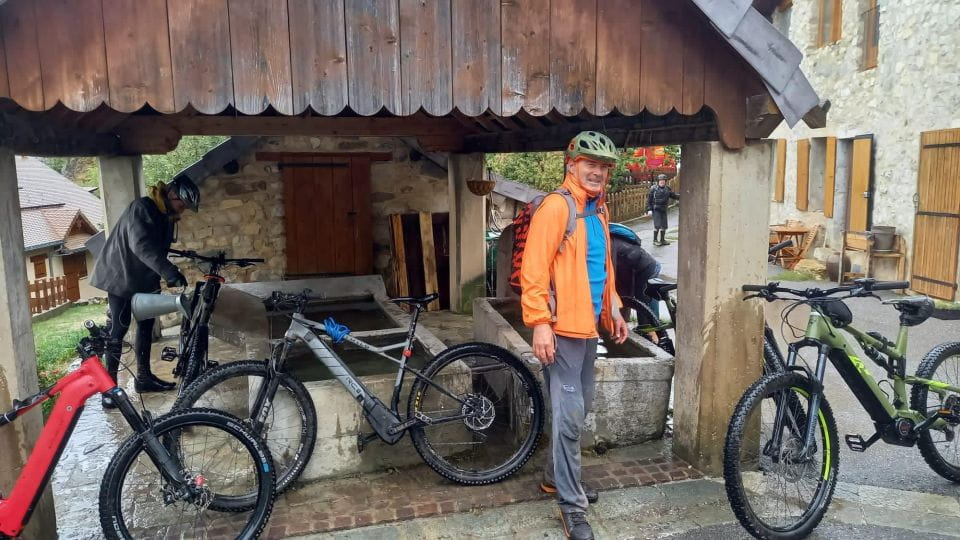 Luberon: E-Bike Rental - Small Group Experience