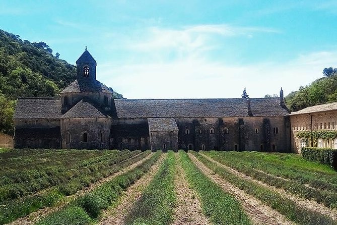 Luberon Market & Villages Day Trip From Aix-En-Provence - Cancellation and Minimum Travelers