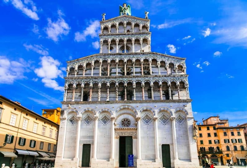 Lucca: Express Walk with a Local in 60 Minutes - Discovering Lucca in an Hour: What to Expect