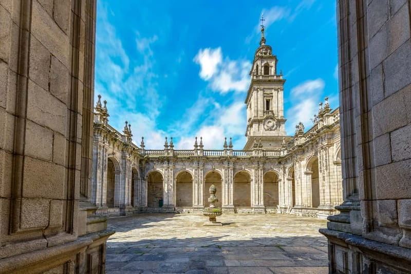 Lugo: St. Mary's Cathedral Guided Tour "Walk in the clouds" - Key points / Takeaways