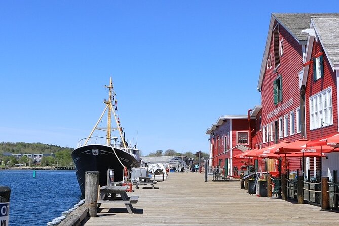 Lunenburg Small Group Express From Halifax + Lobster Roll Lunch - Lunenburg Exploration