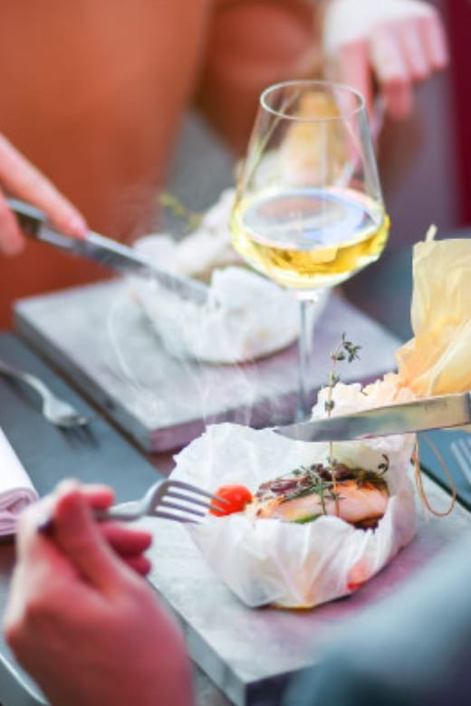 Luxembourg: Gourmet Food Dinner in a Vintage Bus - FAQ