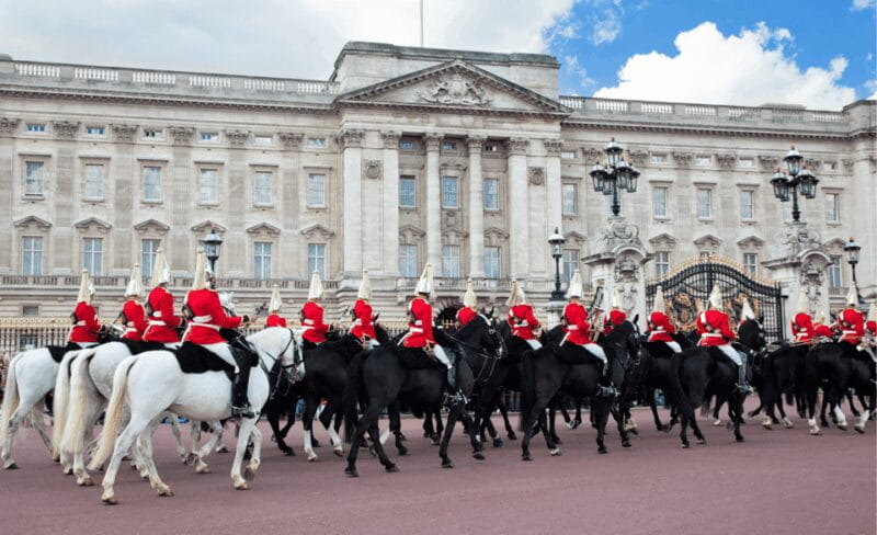 LUXURY CHAUFFEUR-DRIVEN TOURS OF LONDON - Who’s This Tour For?