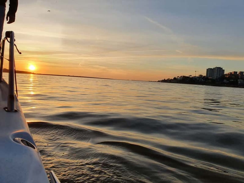 Luxury Douro Yacht Tour: Scenic Views & Complimentary Drinks - Key points/Takeaways