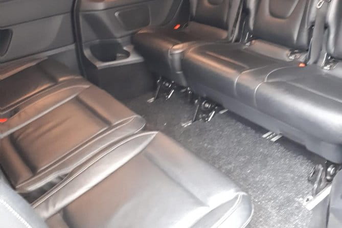 Luxury Minivan from Brussels airport to the city of Brussels - Entering Brussels in Style: The Realities of the Private Minivan Transfer