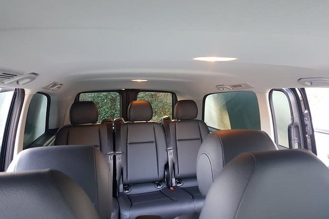 Luxury Minivan from Charleroi airport to the city of Brussels - The Practicalities of a Private Transfer: What You Can Expect