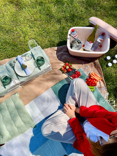 Luxury picnic by Zurich lake - The Bottom Line: Who Will Love This Experience?