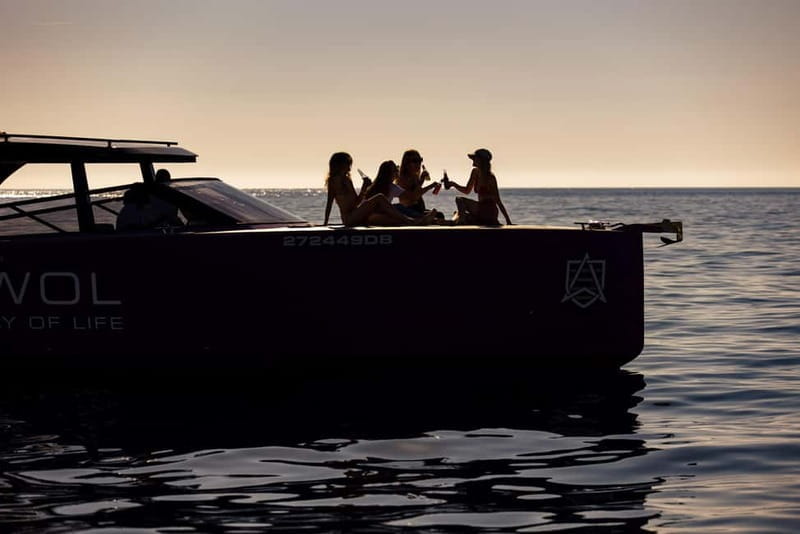 Luxury private boat tour to Korula with "COLNAGO 45" - Snorkeling Over Sunken Treasures and Hidden Beaches