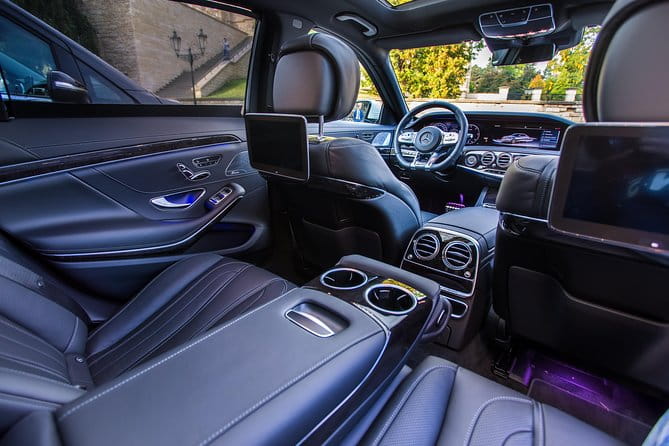 Luxury Private Day trip from Prague to Cesky Krumlov via Hluboka Castle - Detailed Itinerary Breakdown