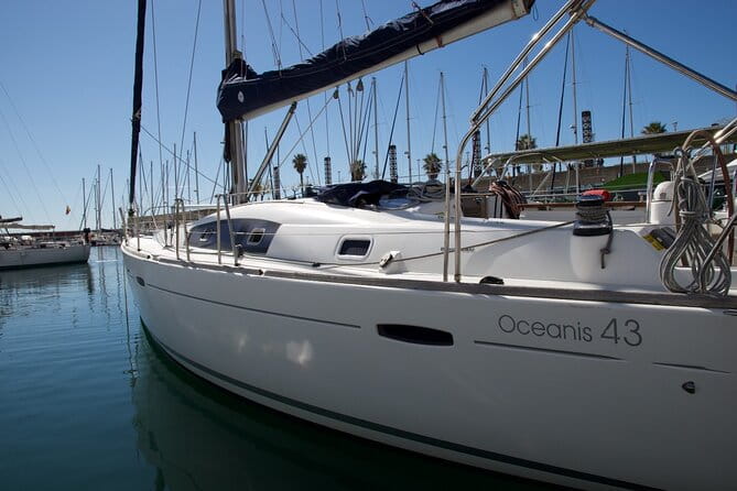 Luxury sailboat ride with drinks and aperitif-Small Groups - A Unique Sailing Experience in Barcelona