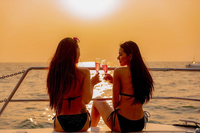 Luxury Sunset Sailing Cruise in Cancun with Light Dinner and Open Bar - Key Points