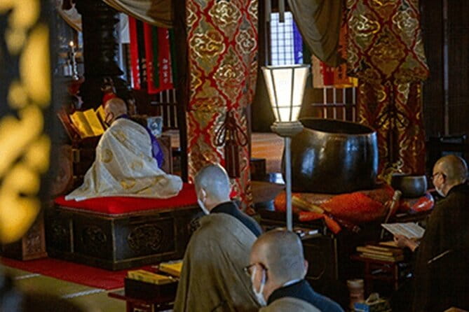 Luxury Toyokawa Inari Experience in Japan With Dinner Show - Exploring the Toyokawa Inari Treasure Hall