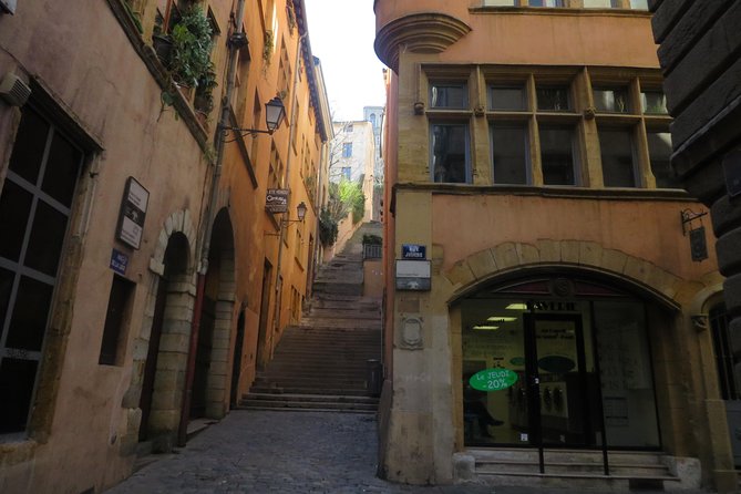 Lyon City Historic Neighborhoods Guided Walking Tour (English) - Silk History of Croix-Rousse