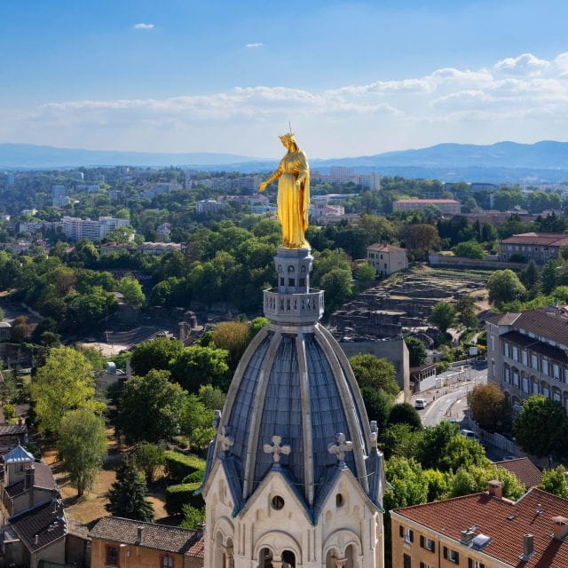 Lyon: Express Walk With a Local in 60 Minutes - Learn From an Insiders Perspective