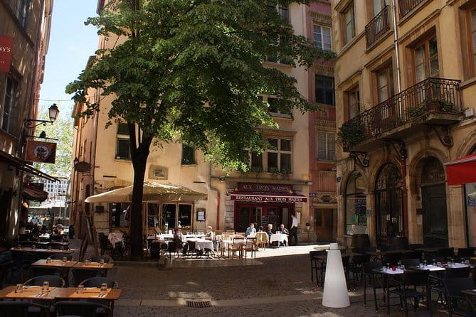 Lyon Old District : Private Walking Tour - The Guides and Personalization