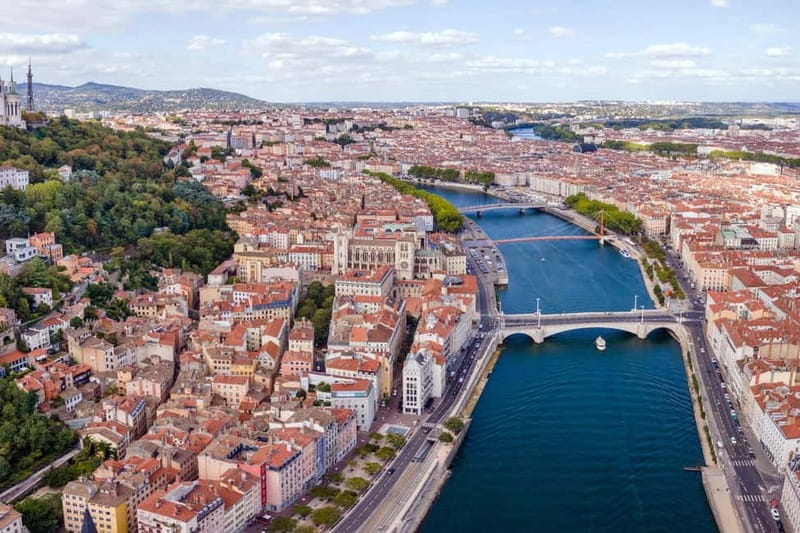 Lyon Old Town Tour with Sightseeing Cruise Tickets - Crossing the Saône to the Water