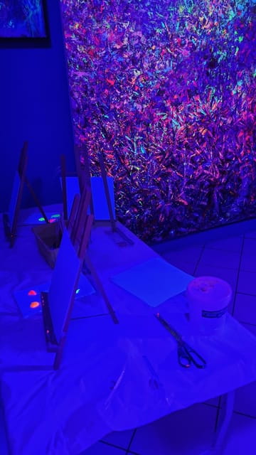 Lyon: Tarot Reading and Neon Painting Workshop - Who This Experience Is Best For