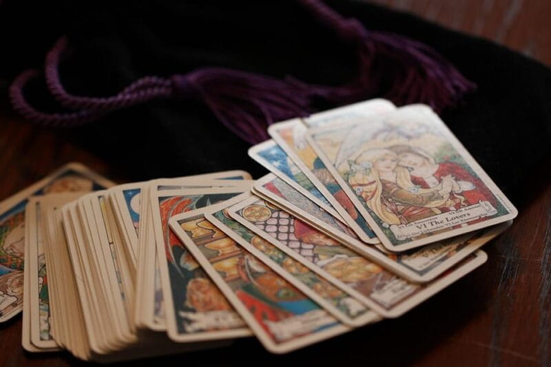 Lyon: Tarot Reading and Neon Painting Workshop - Price and Practical Tips