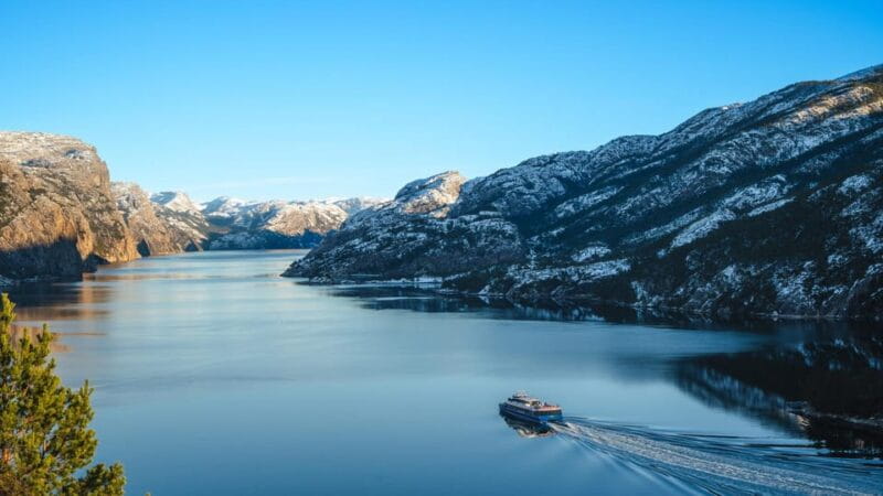 Lysefjorden cruise & Preikestolen guided hike - winter - An Authentic Winter Adventure in Rogaland: Lysefjorden and Preikestolen