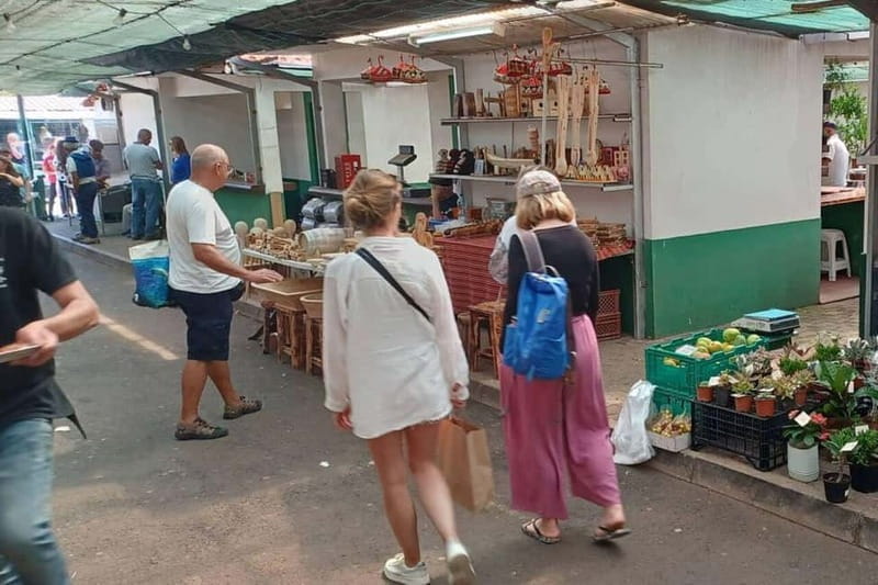 Madeira: Sunday Market Tour with Cristo Rei Viewpoint - Exploring the Charm of the Santo da Serra Market