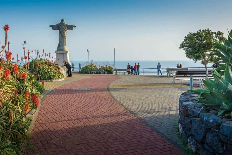 Madeira: Sunday Market Tour with Cristo Rei Viewpoint - Discovering Santa Cruz and Its Coastal Charm