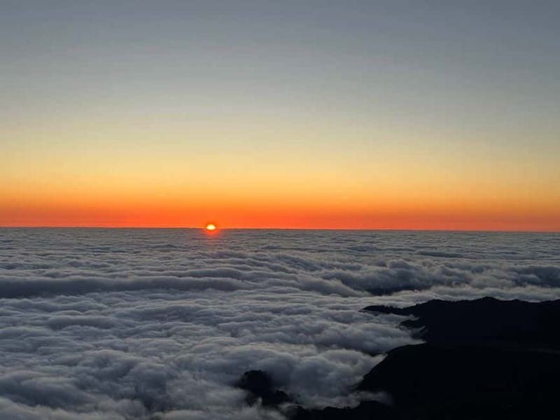 Madeira: Sunrise at Pico do Arieiro with short hike on PR1 - The Experience in Detail: From Meeting to Sunrise Magic