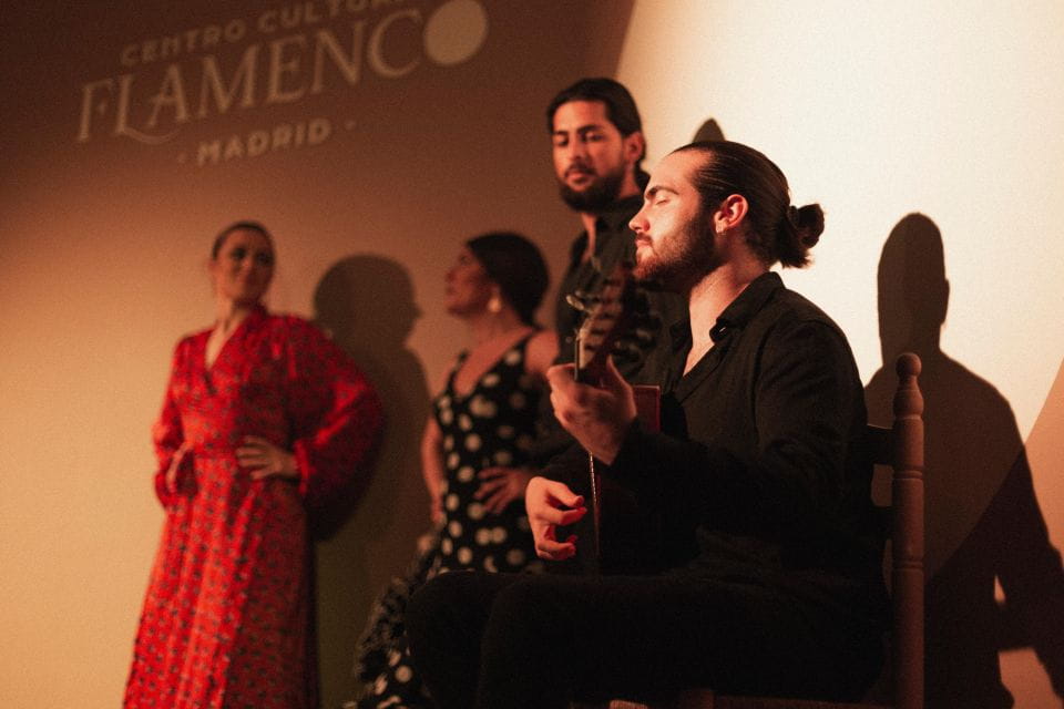 Madrid: 1-Hour Traditional Flamenco Show at Centro Cultural - Key Points