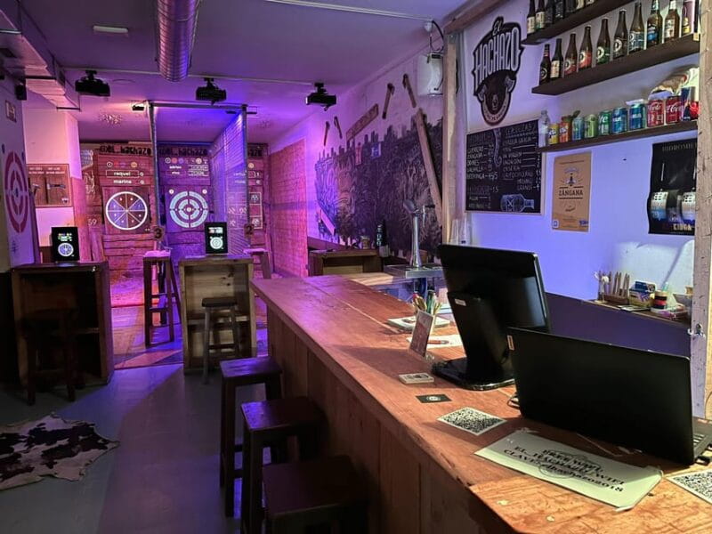 Madrid Atocha : Interactive Axe Throwing 1h - Who Will Love This?