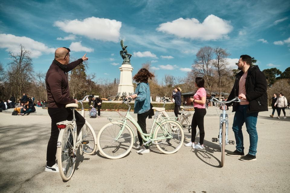 Madrid: City Highlights Guided Vintage Bike Tour - Meeting Point Details