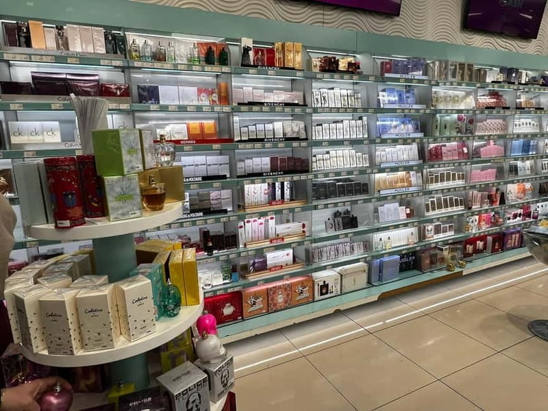 Madrid Downtown: Shopping Tour with Personal Shopper - Perfumes and Exclusive Gifts