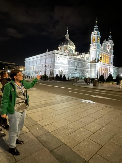 Madrid: Enchanted Evening Walking Tour in Spanish - Booking and Cancellation Policy