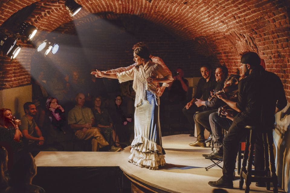 Madrid: Flamenco Show Entry Ticket With Drink & Artist Talk - Important Guidelines for Attendees