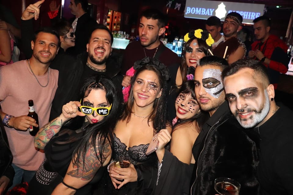 Madrid: Guided Bar Crawl With Drinks and Nightclub Entry - Things To Know