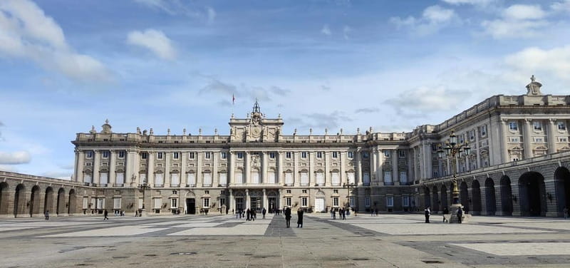 Madrid: Guided tour of the Royal Palace in French - Practical Details: What to Expect and How to Prepare