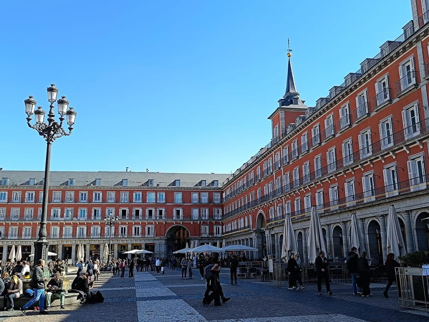 Madrid: Highlights of Madrid Walking Tour - Guided Tour Experience