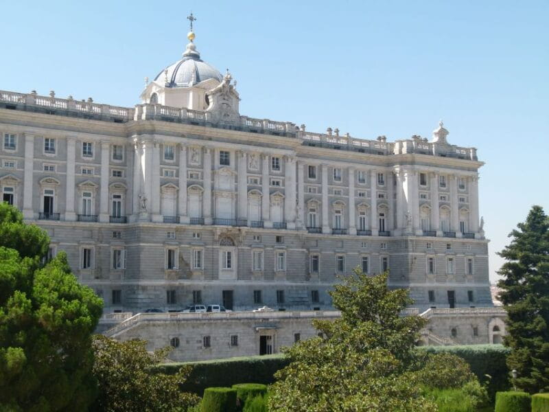 Madrid Historical Centre & Old Town Walking Tour in French - Key Points / Takeaways
