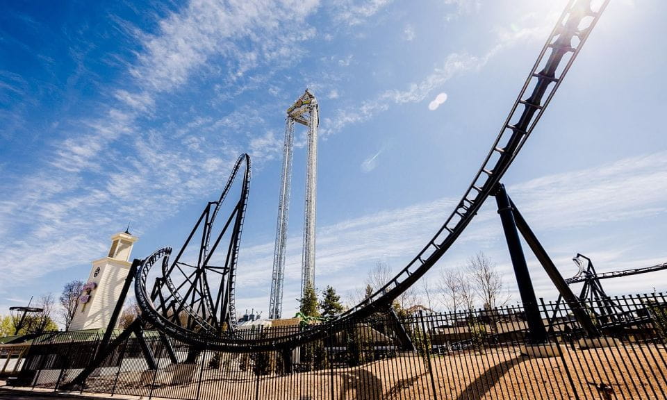 Madrid: Parque Warner Ticket and Roundtrip Transportation - Park Attractions and Experiences