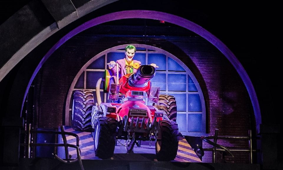 Madrid: Parque Warner Ticket and Roundtrip Transportation - Language Options