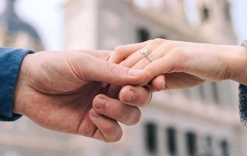 Madrid: Photoshoot for couples - Who Is This Experience Best For?