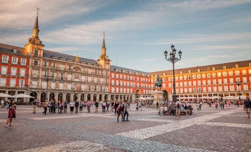 Madrid: Private 2-Hour City Highlights Tour with Local - Exploring the Landmarks: A Closer Look