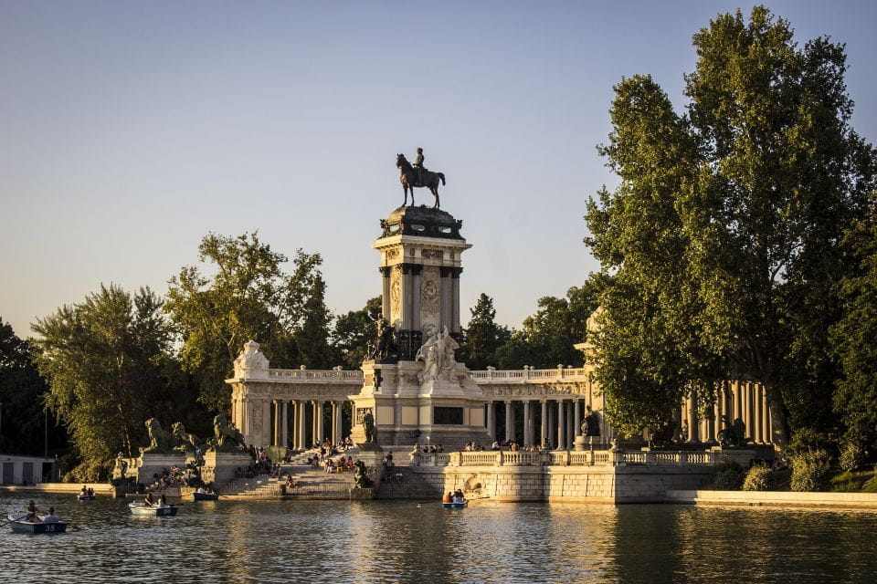 Madrid: Retiro Park Guided Tour and Tapas Tasting - Key Points