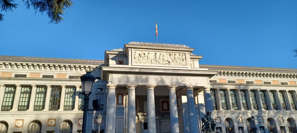 Madrid: Retiro Park Walking Tour With Prado Museum Ticket - Meeting Point