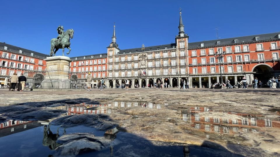 Madrid: Royal Palace Entry Ticket and Small Group Tour - Tour Overview