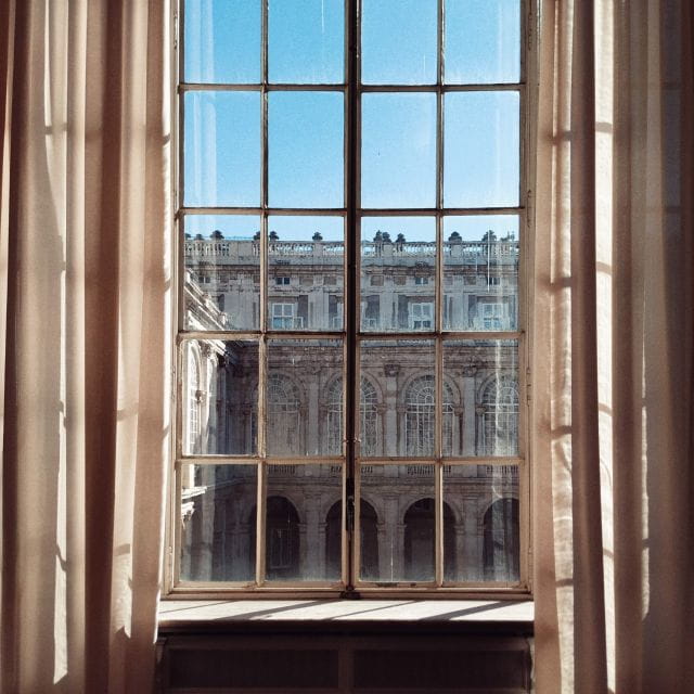 Madrid: Royal Palace Guided Shared Group Tour - Tour Features