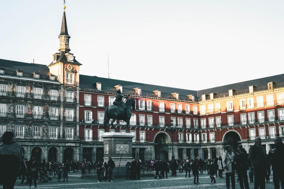 Madrid: Royal Palace, Old Town and Poets District Tour - Meeting and Starting Point