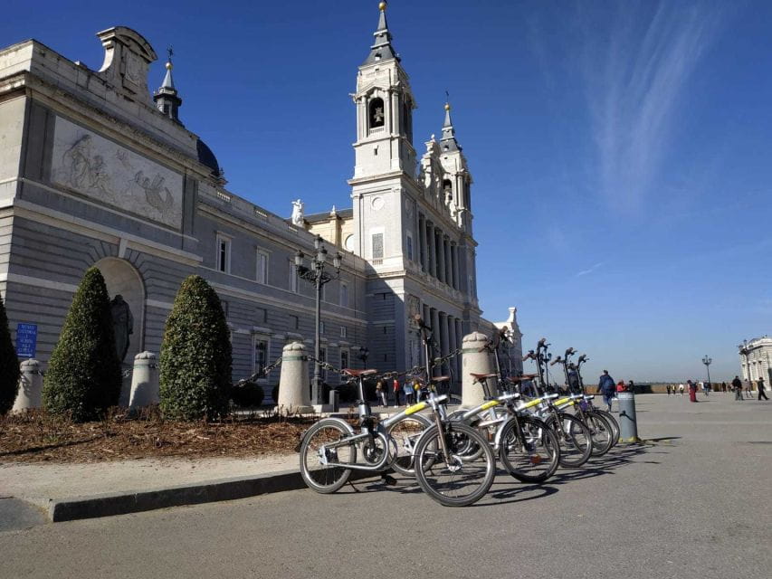 Madrid: Sunset and Night Lights Bike Tour - Key Points
