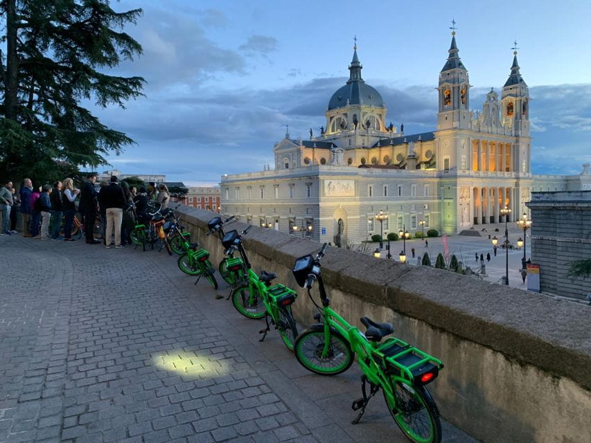 Madrid: Sunset and Night Lights Bike Tour - Key Locations Visited
