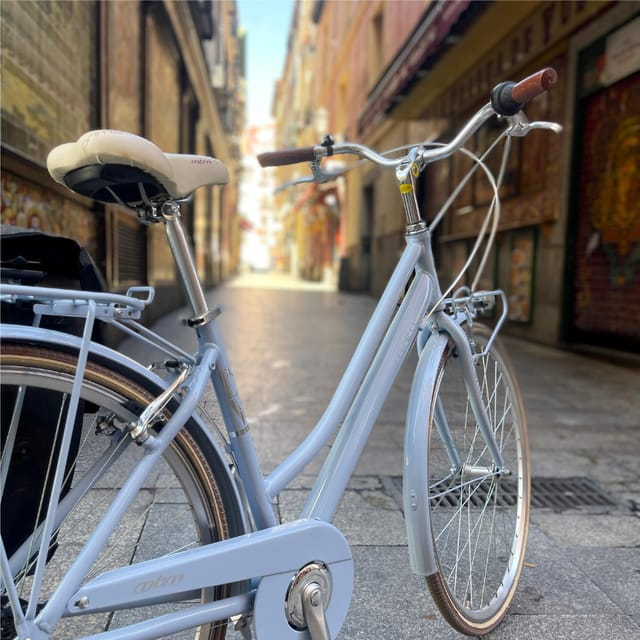 Madrid: Vintage Bike Rental With Tourist Map - Itinerary of Key Stops