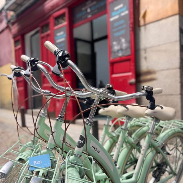 Madrid: Vintage Bike Rental With Tourist Map - Booking and Cancellation Policy